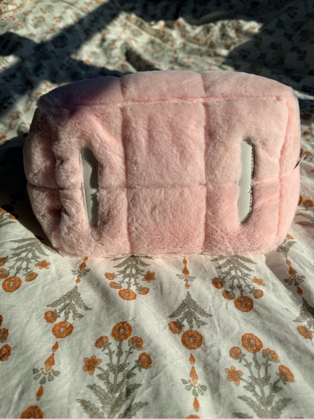 Lululemon Quilted Grid Tote Bag in Strawberry Milkshake Plush Fleece - Picture 9 of 10